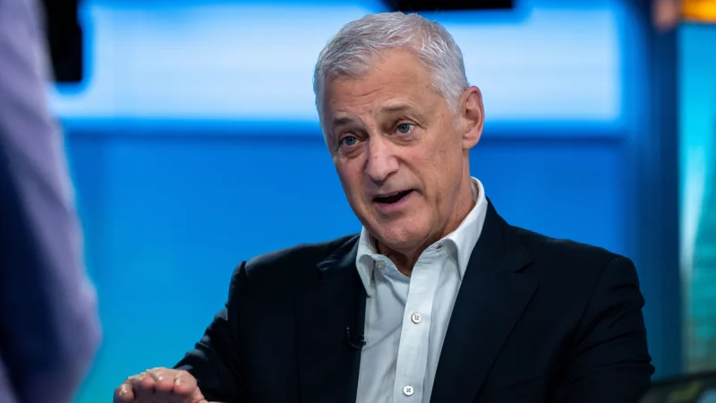 StanChart CEO Apologizes for Calling Workers 'Lower-Value Human Capital' in AI Job Cut Plan