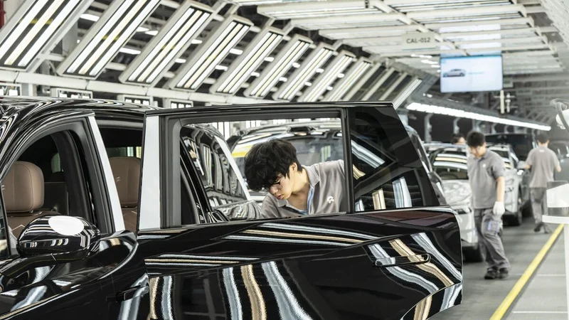 China's Factory Activity Stalls in May as Demand Weakens and Costs Rise