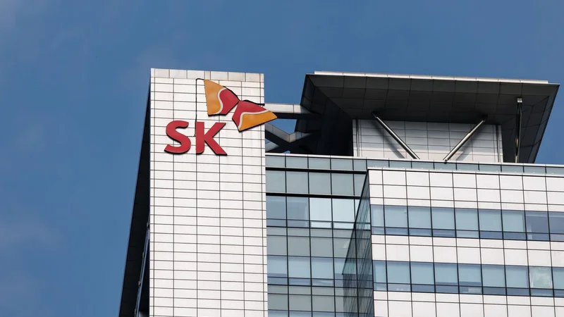 SK Hynix Weighs 0.5% Bank Fee for Record $29 Billion US ADR Listing