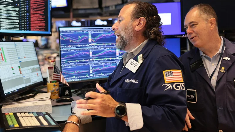AI Slowdown Warnings Rattle Chip Stocks as Investors Reassess Wall Street’s Spending Boom