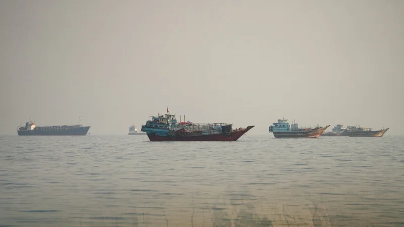 Trump Rejects Iran’s Seven-Day Hormuz Offer as Oil Routes and Ceasefire Talks Falter